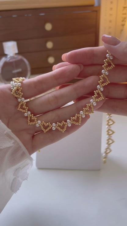 Collar de perlas hecho a mano con cuentas en forma de corazón