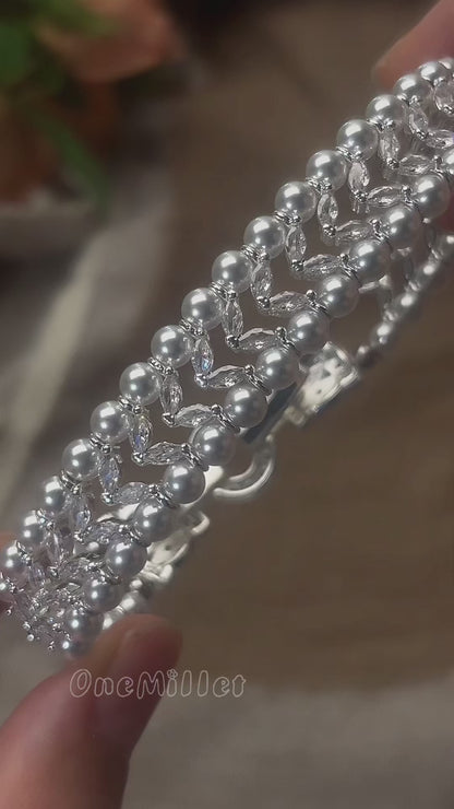 Handgefertigtes Perlen- und Aquamarinarmband