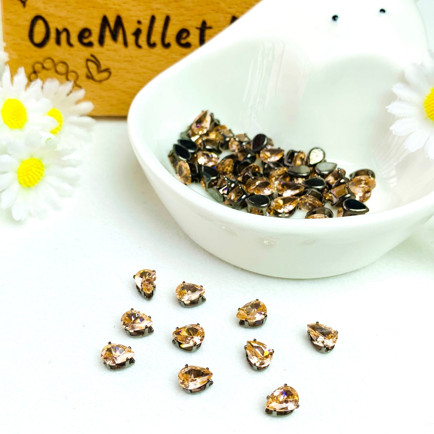 OneMillet Black-Base Teardrop  Zirconia Stone 4×6mm